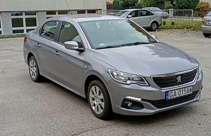 Używany Peugeot 301 2017 Srebrny Sedan/Limuzyna