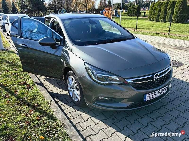 Używany Opel Astra Enjoy 2019 Grafitowy Hatchback
