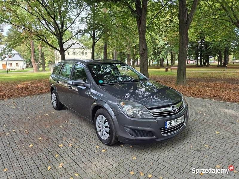 Grafitowy Używany 2009 Opel Astra Kombi | 12 900 zł (Uczciwa cena) - Obraz 1/4
