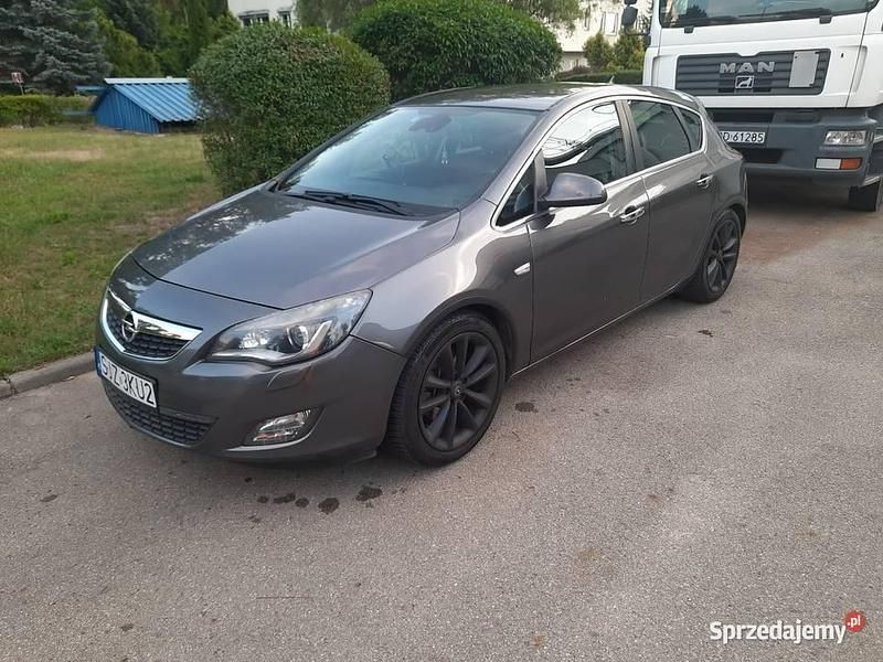 Używany Opel Astra 2010 Szary Hatchback