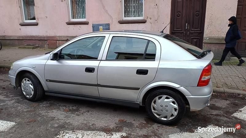Srebrny Używany 1999 Opel Astra Sedan/Limuzyna | 2500 zł (Uczciwa cena) - Obraz 1/4