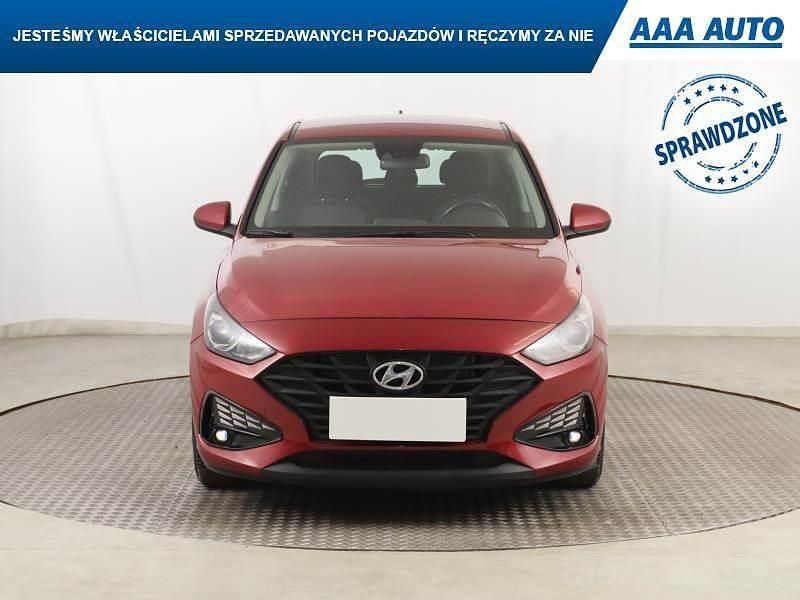Używany Hyundai i30 120 KM (88 kW) 2022 Czerwony