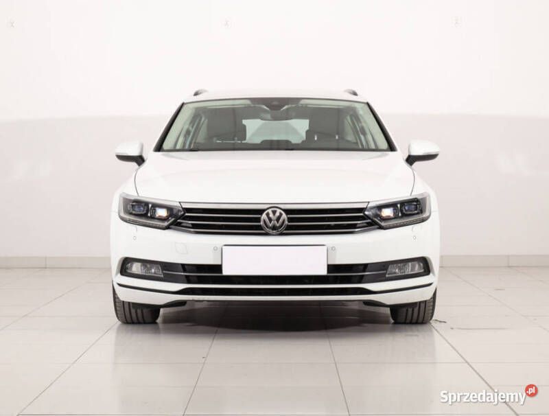 Biały Używany 2017 VW Passat Kombi | 52 999 zł (Dobra cena) - Obraz 1/4