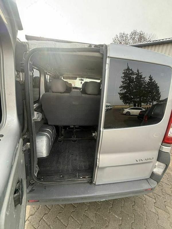 Używany Opel Vivaro 2008 Srebrny Minivan