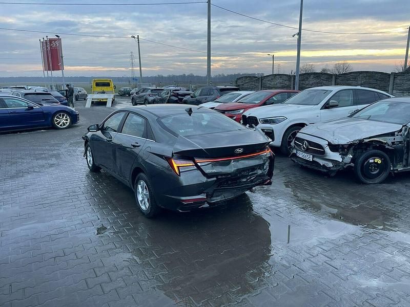 Używany Hyundai Elantra 122 KM (89 kW) 2022 Czarny Sedan/Limuzyna