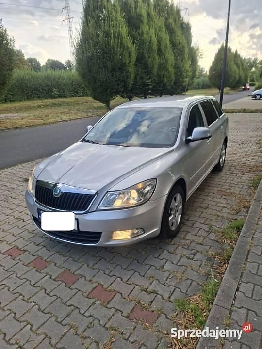 Srebrny Używany 2011 Skoda Octavia Elegance Kombi | 26 900 zł (Drogi) - Obraz 1/4