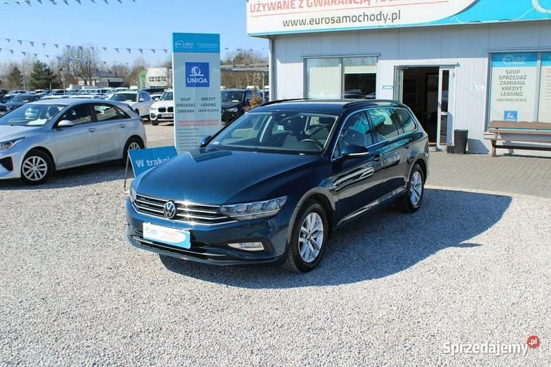 Niebieski Używany 2021 VW Passat Business Sedan/Limuzyna | 76 599 zł (Uczciwa cena) - Obraz 1/4