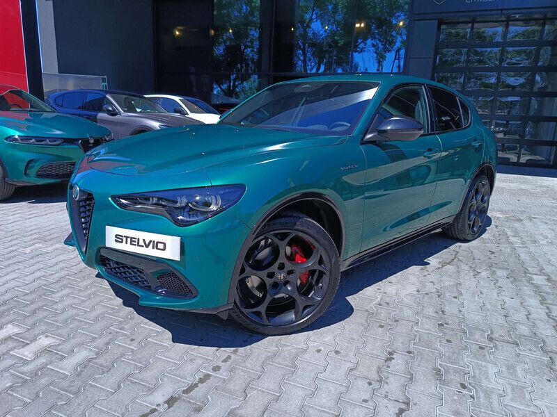 Lakier specjalny zielony montreal green Nowe 2025 Alfa Romeo Stelvio Veloce SUV | 257 906 zł - Obraz 1/4