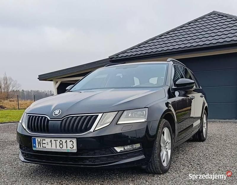 Czarny Używany 2020 Skoda Octavia Kombi | 43 900 zł (Uczciwa cena) - Obraz 1/4