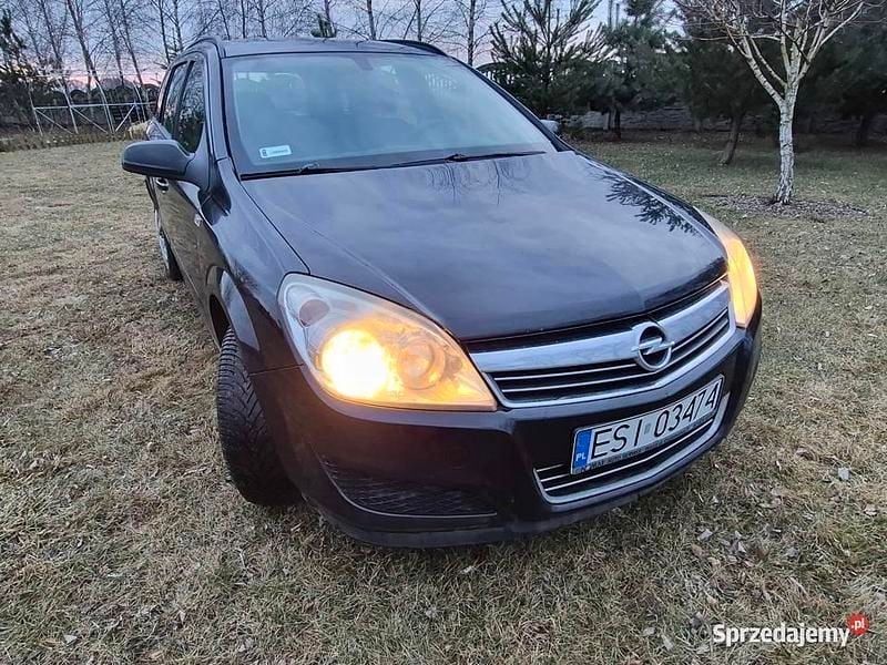 Używany Opel Astra 2010 Czarny Kombi