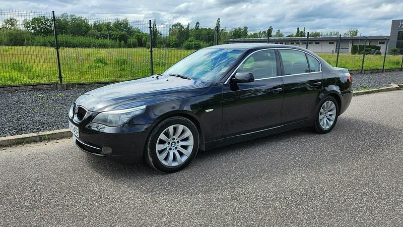 Czarny (metalik, perła) Używany 2008 BMW 520 Sedan/Limuzyna | 17 400 zł - Obraz 1/4