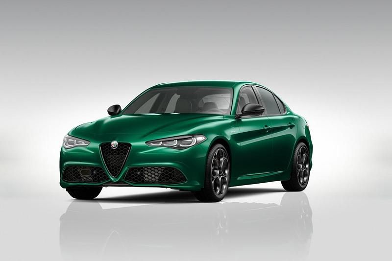 Lakier specjalny zielony montreal green Nowe 2025 Alfa Romeo Giulia Veloce Sedan/Limuzyna | 229 645 zł (Uczciwa cena) - Obraz 1/3