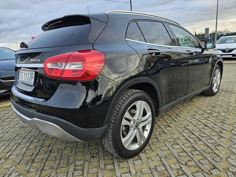 Używany Mercedes GLA250 211 KM (155 kW) 2018 Czarny SUV