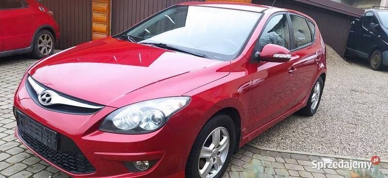 Używany Hyundai i30 2010 Bordowy Sedan/Limuzyna