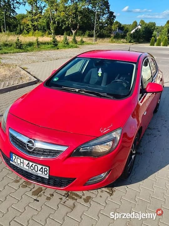 Czerwony Używany 2009 Opel Astra Hatchback | 16 000 zł (Drogi) - Obraz 1/4