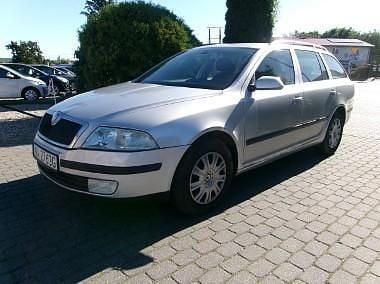 Srebrny Używany 2005 Skoda Octavia Kombi | 3900 zł - Obraz 1/4