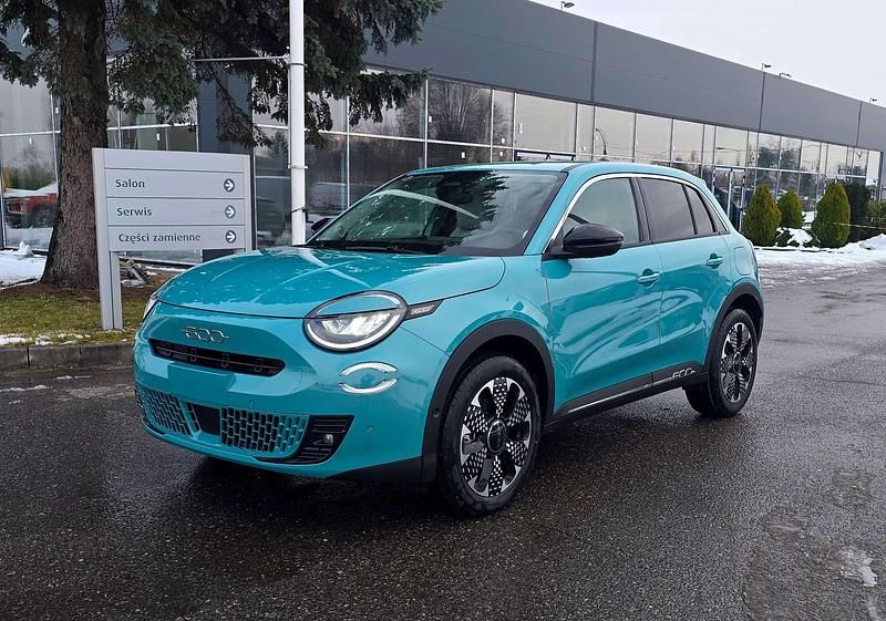 Nowe Fiat 600E La Prima 114 kW (156 KM) 2025 Lakier metalizowany lazurowy acqua Hatchback