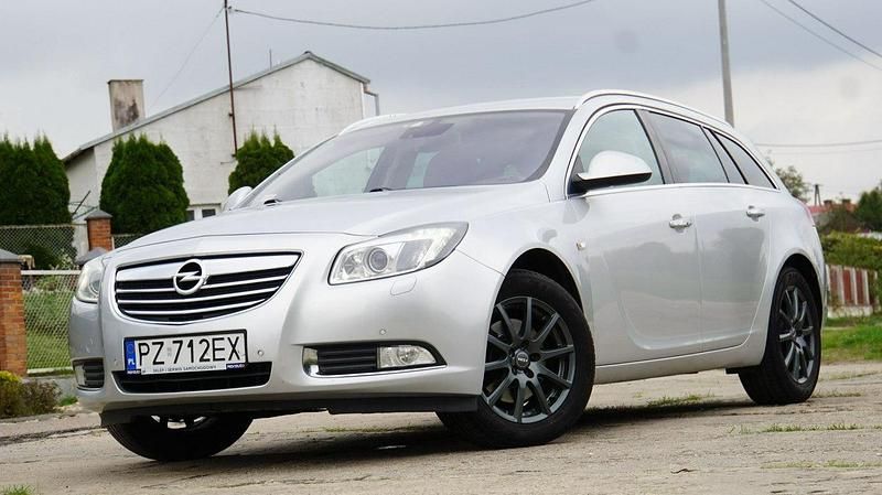 Srebrny (metalik) Używany 2010 Opel Insignia Sedan/Limuzyna | 21 600 zł (Uczciwa cena) - Obraz 1/1