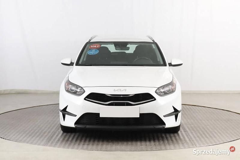 Biały Używany 2023 Kia Ceed Kombi | 81 999 zł (Uczciwa cena) - Obraz 1/4