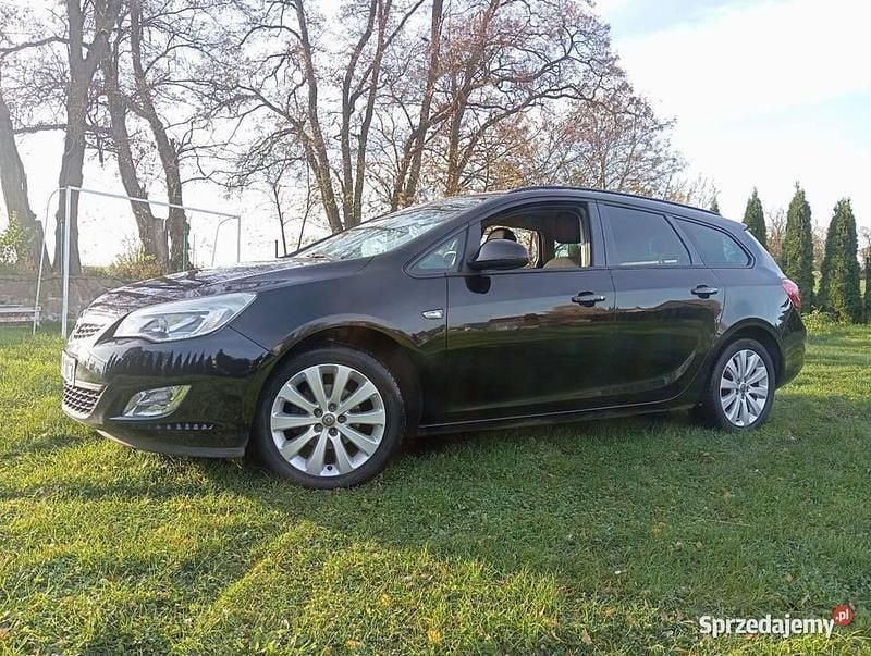 Czarny Używany 2011 Opel Astra Kombi | 4 872 770 zł - Obraz 1/4
