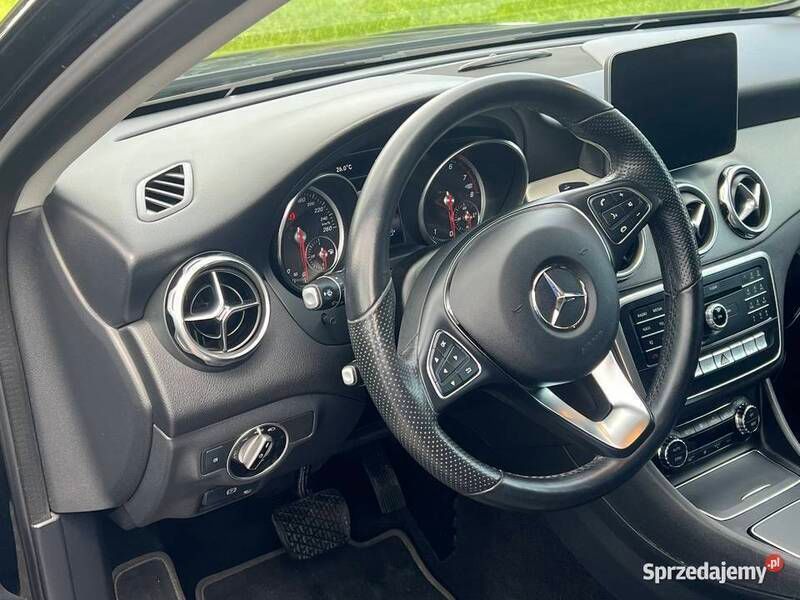 Używany 2018 Mercedes 220 | 100 000 zł - Obraz 1/4