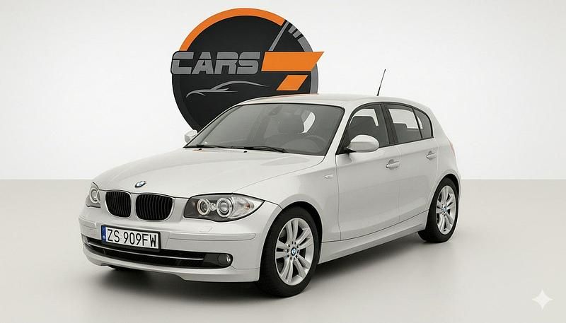 Srebrny Używany 2009 BMW 118 Hatchback | 18 500 zł (Uczciwa cena) - Obraz 1/4