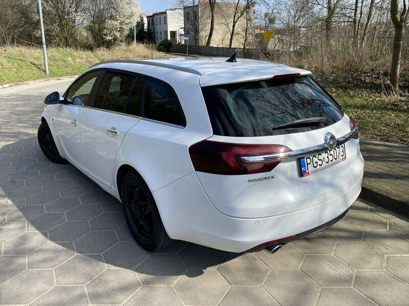 Używany Opel Insignia 170 KM (125 kW) 2015 Biały Sedan/Limuzyna