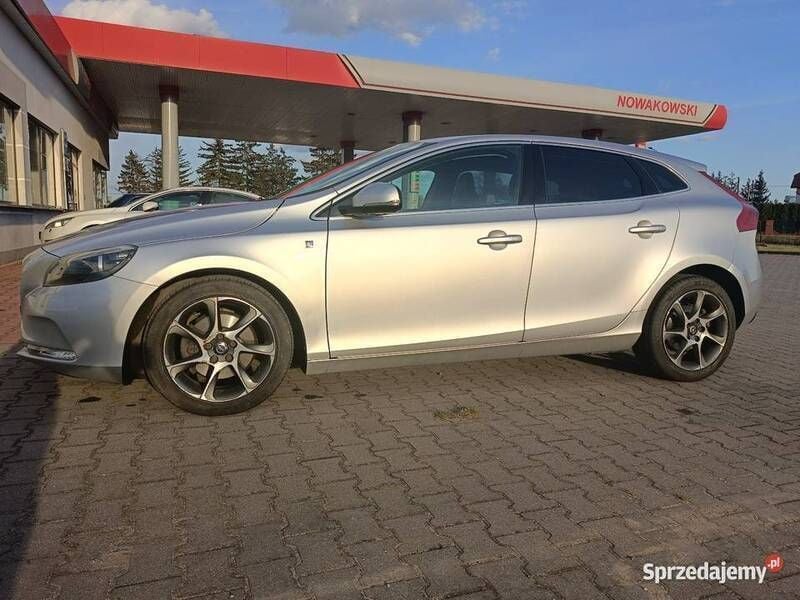 Srebrny Używany 2015 Volvo V40 Kombi | 32 000 zł (Super Cena) - Obraz 1/4