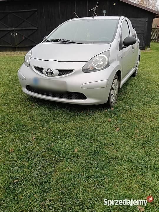 Używany Toyota Aygo 68 KM (50 kW) 2007 Srebrny Hatchback