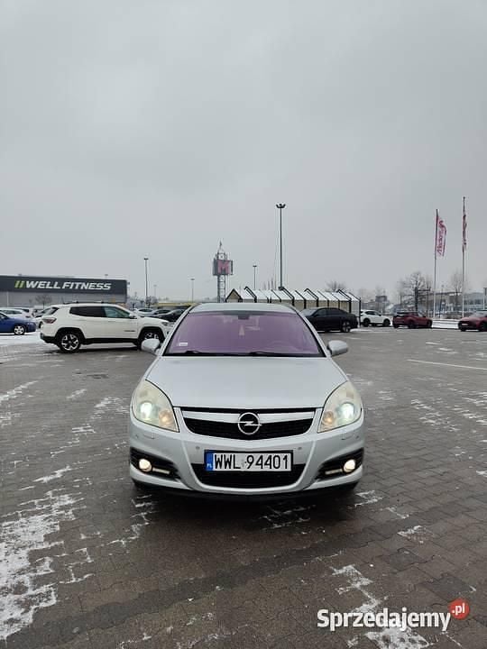 Używany Opel Vectra 2008 Srebrny Kombi