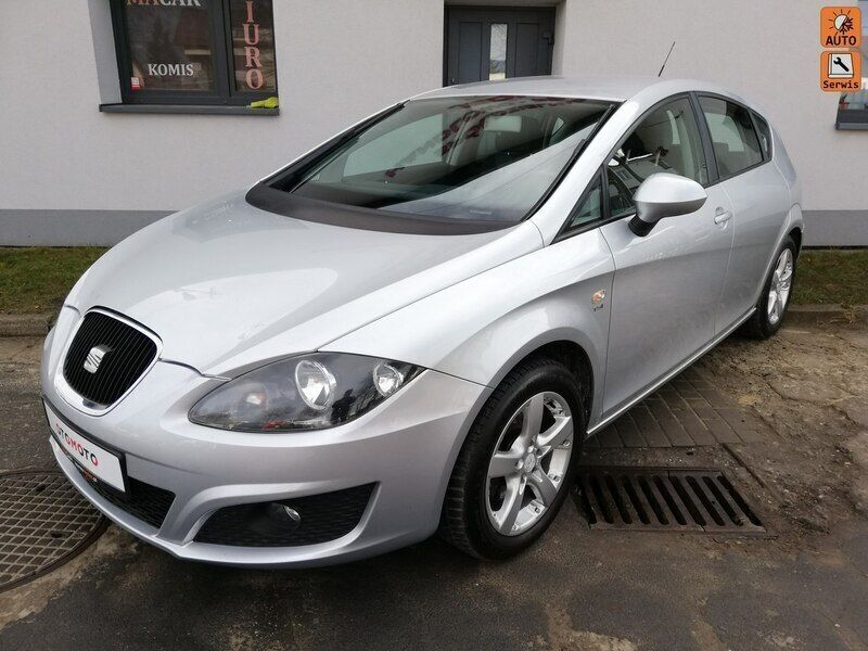 Srebrny Używany 2010 Seat Leon Hatchback | 18 600 zł (Uczciwa cena) - Obraz 1/4