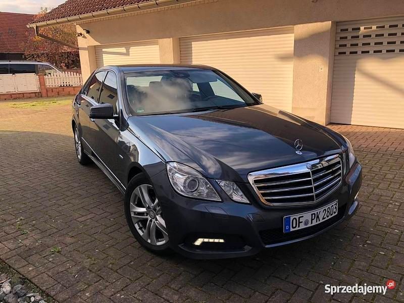 Używany 2009 Mercedes E250 Avantgarde | 32 000 zł (Uczciwa cena) - Obraz 1/4