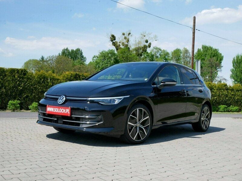 Czarny Używany 2024 VW Golf VIII Edition Hatchback | 119 900 zł (Dość drogi) - Obraz 1/4
