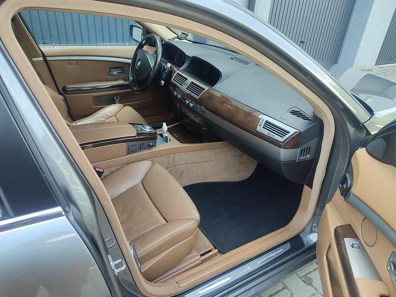 Używany BMW 750 2007 Szary Sedan/Limuzyna