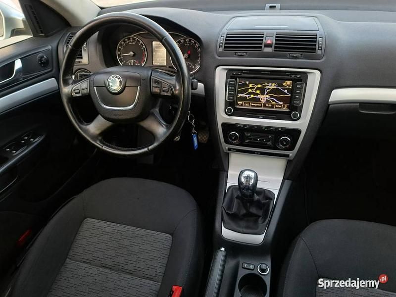 Używany Skoda Octavia 140 KM (102 kW) 2010 Srebrny Sedan/Limuzyna