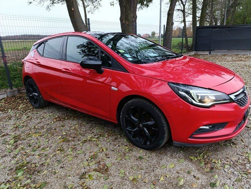 Czerwony Używany 2019 Opel Astra Edition Hatchback | 32 999 zł - Obraz 1/4