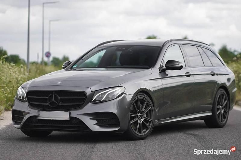 Szary Używany 2018 Mercedes E350 Kombi | 89 900 zł (Uczciwa cena) - Obraz 1/4
