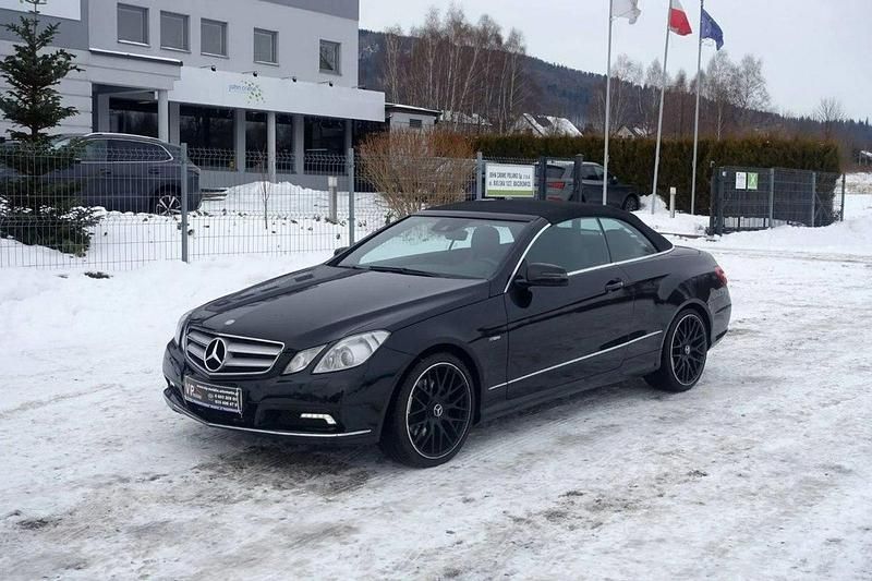Używany Mercedes E350 292 KM (214 kW) 2010 Czarny (metalik) Kabriolet