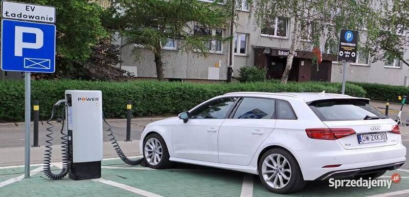 Biały Używany 2017 Audi A3 Sportback e-tron Sedan/Limuzyna | 79 000 zł - Obraz 1/4
