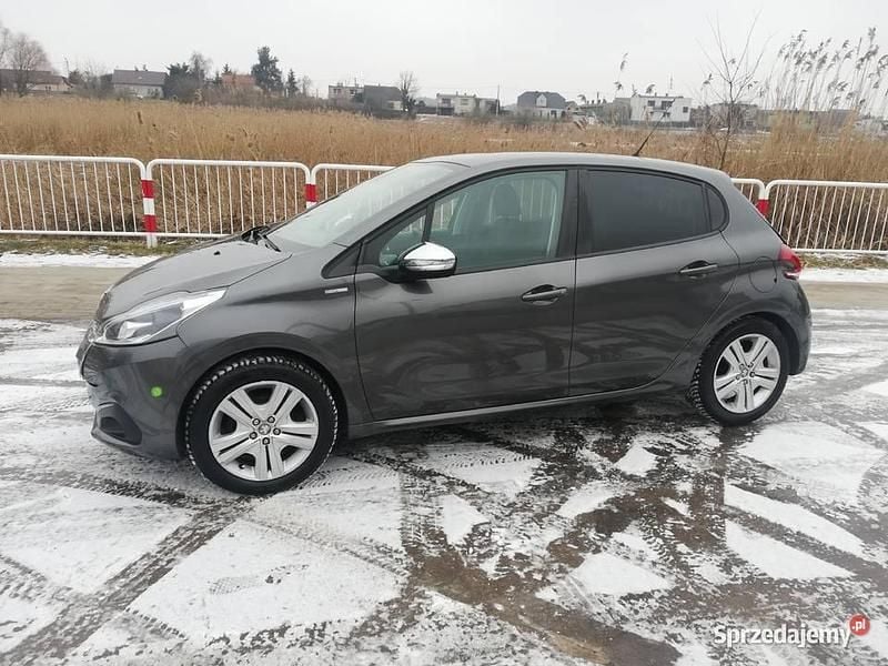 Używany Peugeot 208 2017 Szary Hatchback