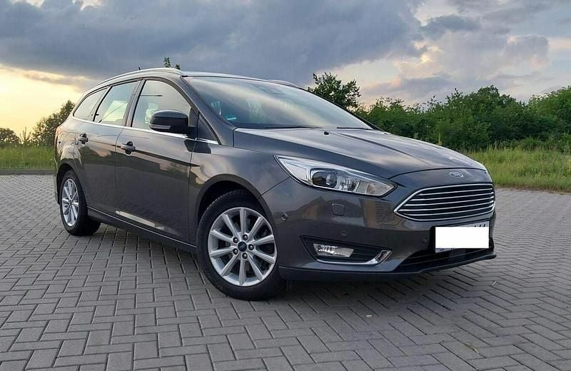 Brązowobeżowy Używany 2017 Ford Focus Kombi | 44 900 zł (Uczciwa cena) - Obraz 1/4