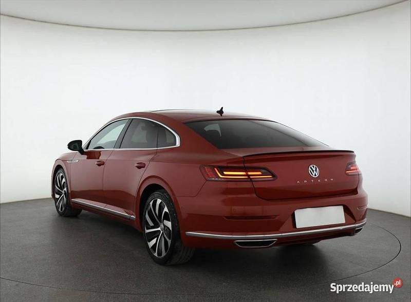 Używany VW Arteon 2017 Czerwony Sedan/Limuzyna