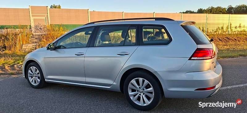 Srebrny Używany 2020 VW Golf VIII Comfortline Kombi | 49 000 zł - Obraz 1/4