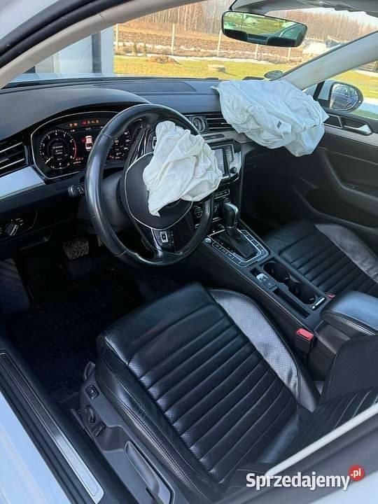 Używany VW Passat 180 KM (132 kW) 2016 Biały Sedan/Limuzyna