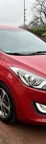 Używany Hyundai i30 100 KM (73 kW) 2015 Czerwony Hatchback