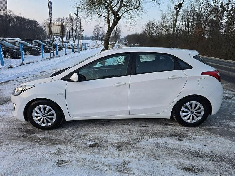 Używany Hyundai i30 99 KM (72 kW) 2014 Biały Hatchback