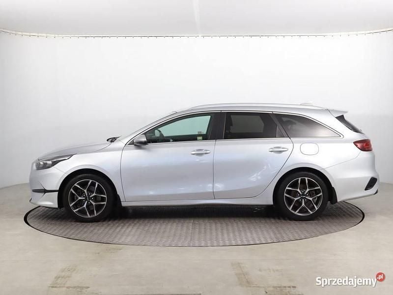 Używany Kia Ceed 2022 Srebrny Hatchback