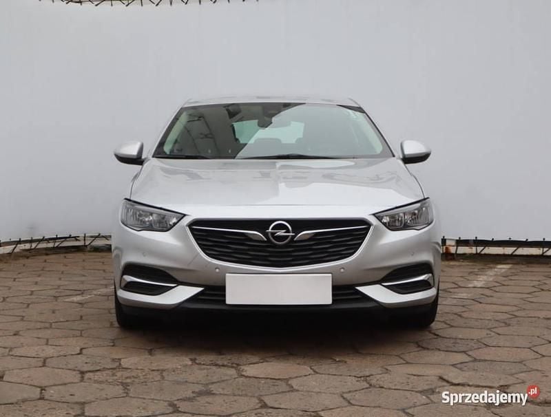 Używany Opel Insignia 165 KM (121 kW) 2020 Srebrny Hatchback