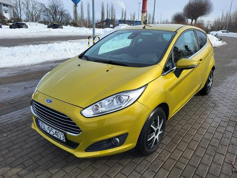 Używany Ford Fiesta 101 KM (74 kW) 2013 Żółty (metalik) Hatchback