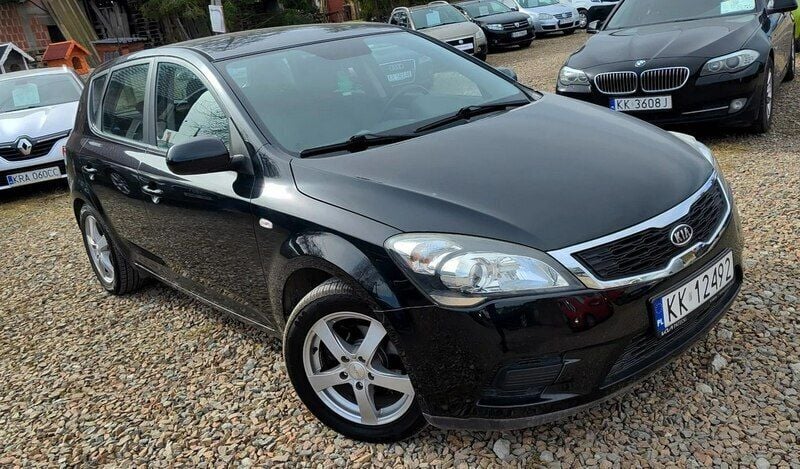 Używany Kia Ceed 109 KM (80 kW) 2011 Czarny (metalik) Hatchback